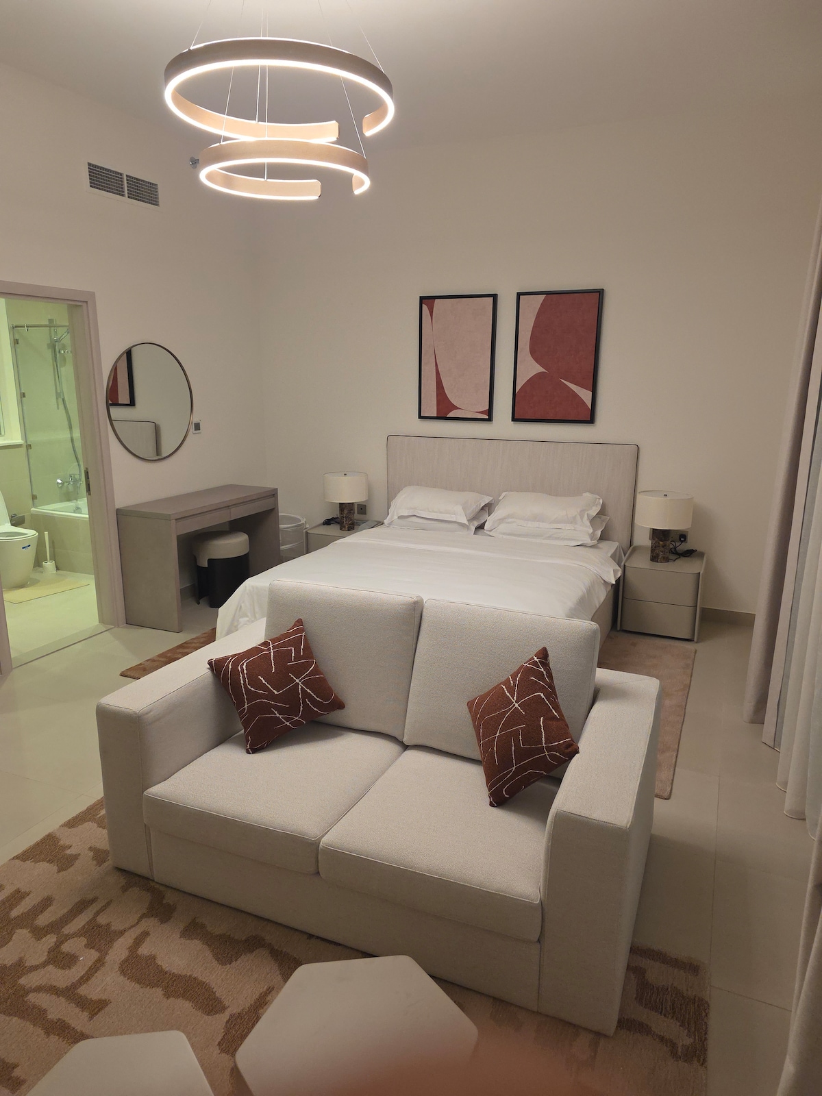 Yas 210 — interior